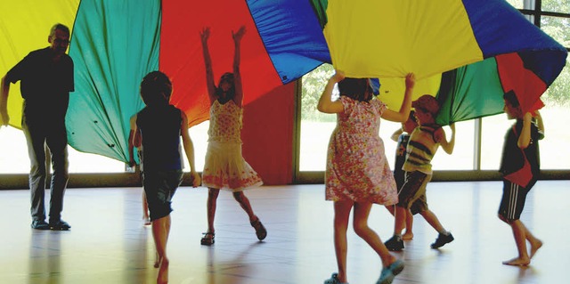 Schwungtuchspiele in der Riegeler Rmerhalle   | Foto: Roland Vitt