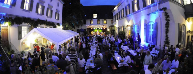 Blaue Stunde im Markgrflermuseum: Bei...rner Lichttechnik  bis in die Nacht.    | Foto: V. Mnch