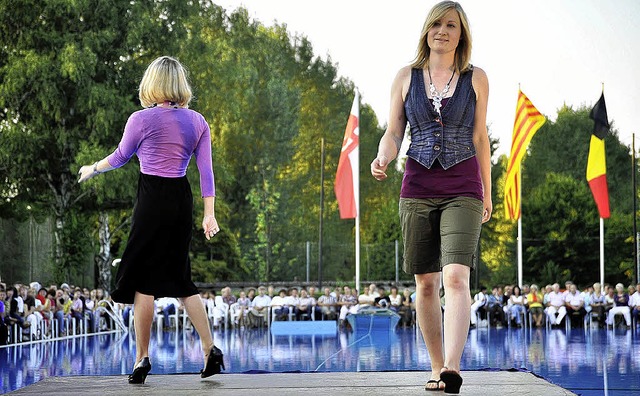 Auf dem Laufsteg: Junge Ettenheimerinnen prsentierten Mode von Marco Gommel.  | Foto: Bernhard Rein