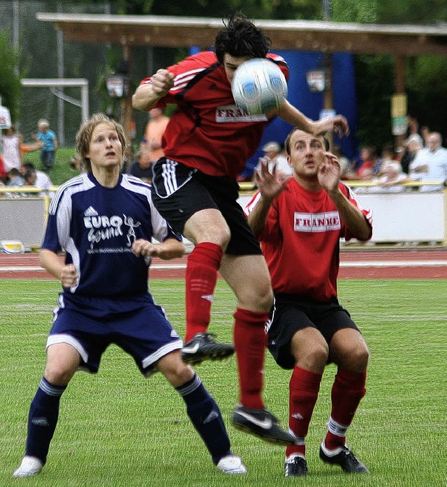 Norbert Schneider (Bild links) vom FC ...it 3:1 durch und bleibt ungeschlagen.   | Foto: Scheibengruber/ Schn