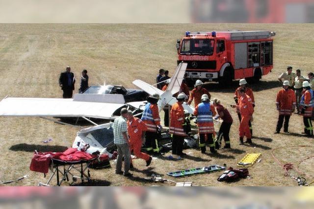 Zwei Schwerverletzte bei Flugzeugabsturz