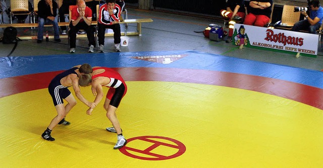 Die neue Ringermatte fr die Bundeslig... RG Hausen-Zell in der Stadthalle Zell  | Foto: Paul Berger