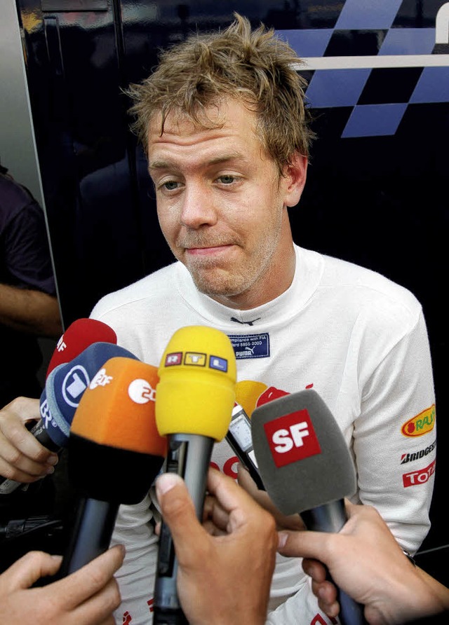 Sebastian Vettel nach seinem Motorschaden in Valencia   | Foto: dpa