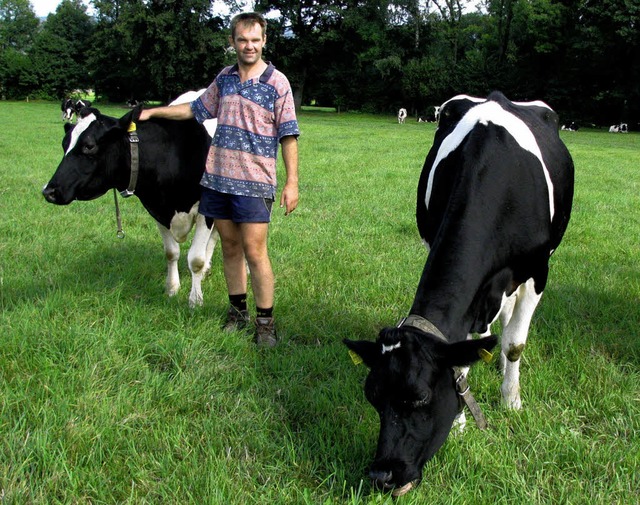 Rainer Bank mit seinen Schwarzbunten Holsteinern   | Foto: Monika Rombach