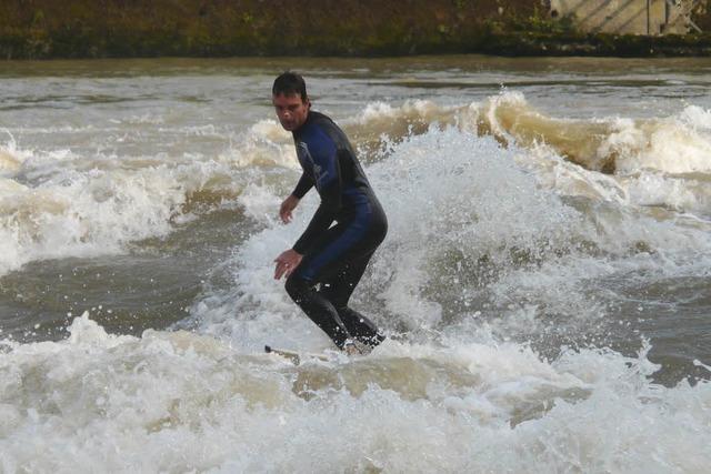 Polizei setzt Surfverbot auf dem Rhein durch