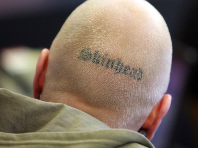 Ein junger Mann steht im Verdacht, in ...glied einer Lrracher Skinhead-Gruppe.  | Foto: ddp