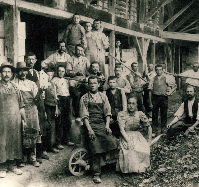 Die Belegschaft der Tonwerke um 1900/1910   | Foto: SCHEER