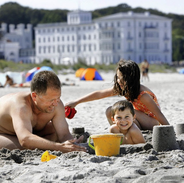 Klar im Trend lagen deutsche Urlaubsor... ber unbeschwertes Buddeln am Strand.  | Foto: dpa
