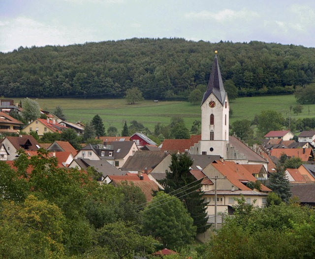 Inzlingen: 2475 Einwohner, 948 Hektar ...Einwohner ihren neuen Brgermeister.    | Foto: Nikolaus Trenz