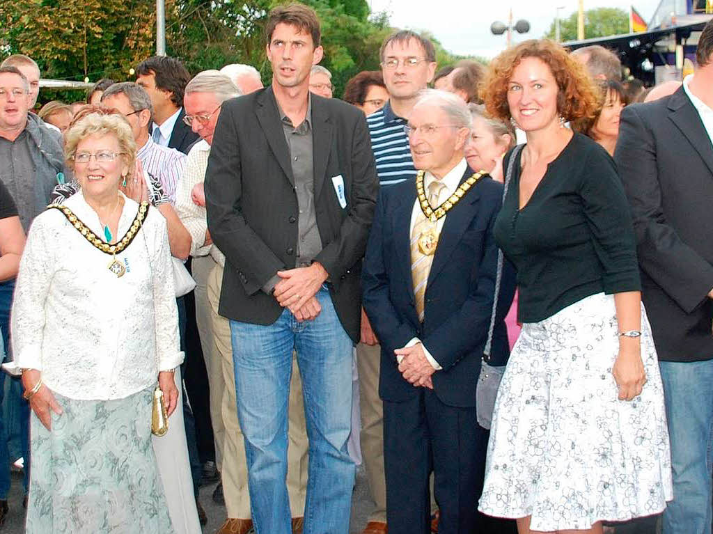 Kommen gerne zum Trottoirfest:(von rechts) Muriel Robine, Emlyn Williams, Emmanuel Patry und Joan Williams Kommen gerne zum Trottoirfest:(von rechts) Muriel Robine, Emlyn Williams, Emmanuel Patry und Joan Williams