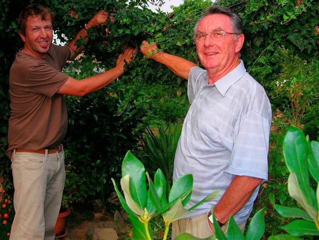 Rainer Stoll und Franz Schneider vom Naturschutzbund ( Nabu) Mllheim.  | Foto: Bernd Michaelis