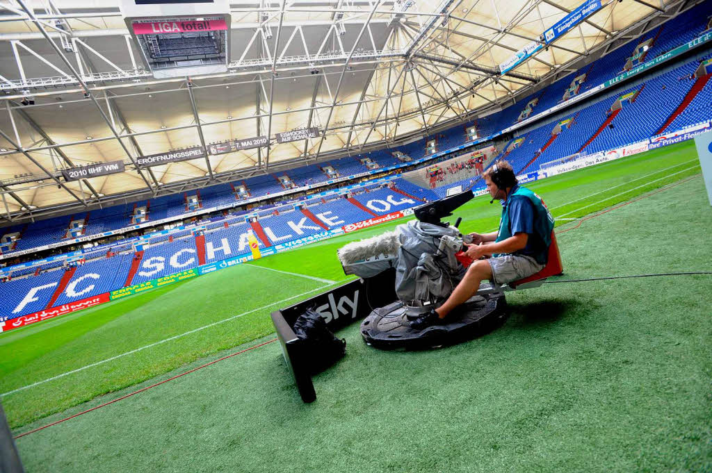 berraschungscoup des SC Freiburg: Mit 1:0 hat das Team von Robin Dutt beim FC Schalke 04 gewonnen – Freude in Rot, Frust in Blau.