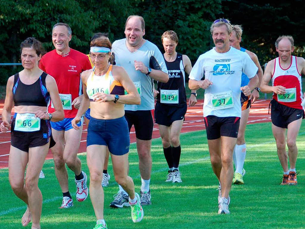 Manch einer hatte nach dem Rennen  noch nicht genug vom Laufen