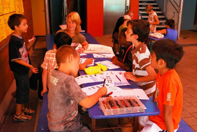 Im Spiel lernen die Kinder beim Sommer...k mit der deutschen Sprache umzugehen.  | Foto: Mink