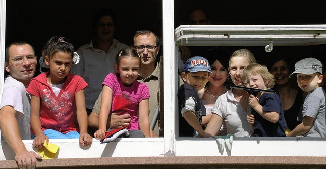 Eltern und Kinder freuen sich auf die neue private Bildungseinrichtung.   | Foto: G. Siefke