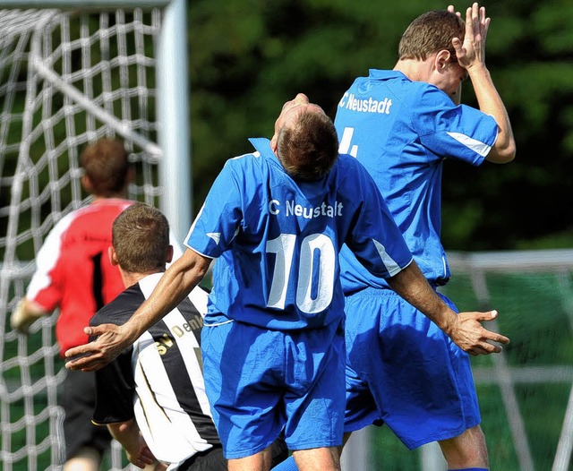 Wieder nichts: Die Neustdter Andreas ...rgern sich ber eine vergebene Chance.  | Foto: patrick Seeger