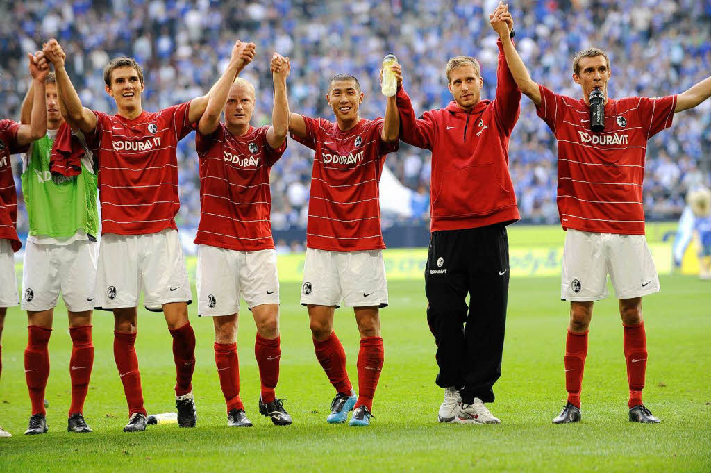 berraschungscoup des SC Freiburg: Mit 1:0 hat das Team von Robin Dutt beim FC Schalke 04 gewonnen – Freude in Rot, Frust in Blau.