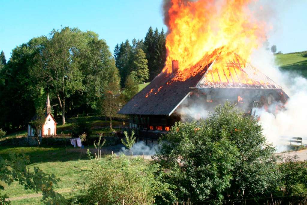 Grobrand in Hinterzarten: Der Kesslerhof ist nicht zu retten.