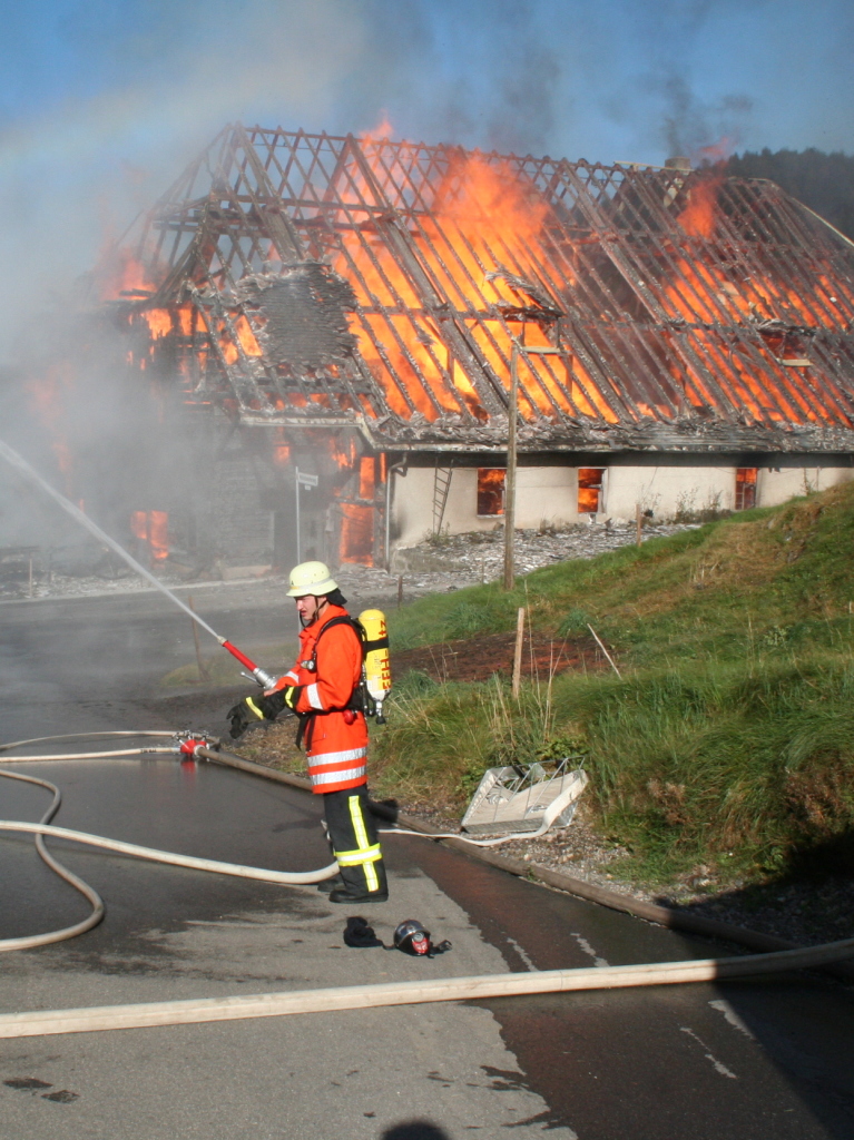 Grobrand in Hinterzarten: Der Kesslerhof ist nicht zu retten.