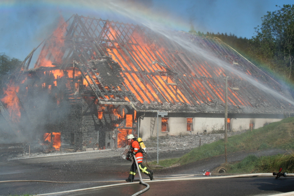 Grobrand in Hinterzarten: Der Kesslerhof ist nicht zu retten.