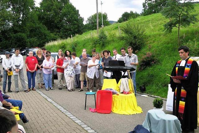 Gemeinsames Gotteslob unter freiem Himmel