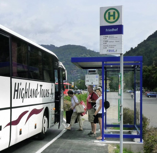 In Schnau wird begrt, dass  die Bus...mbad zum Friedhof hin  verlegt wurde.   | Foto: Privat
