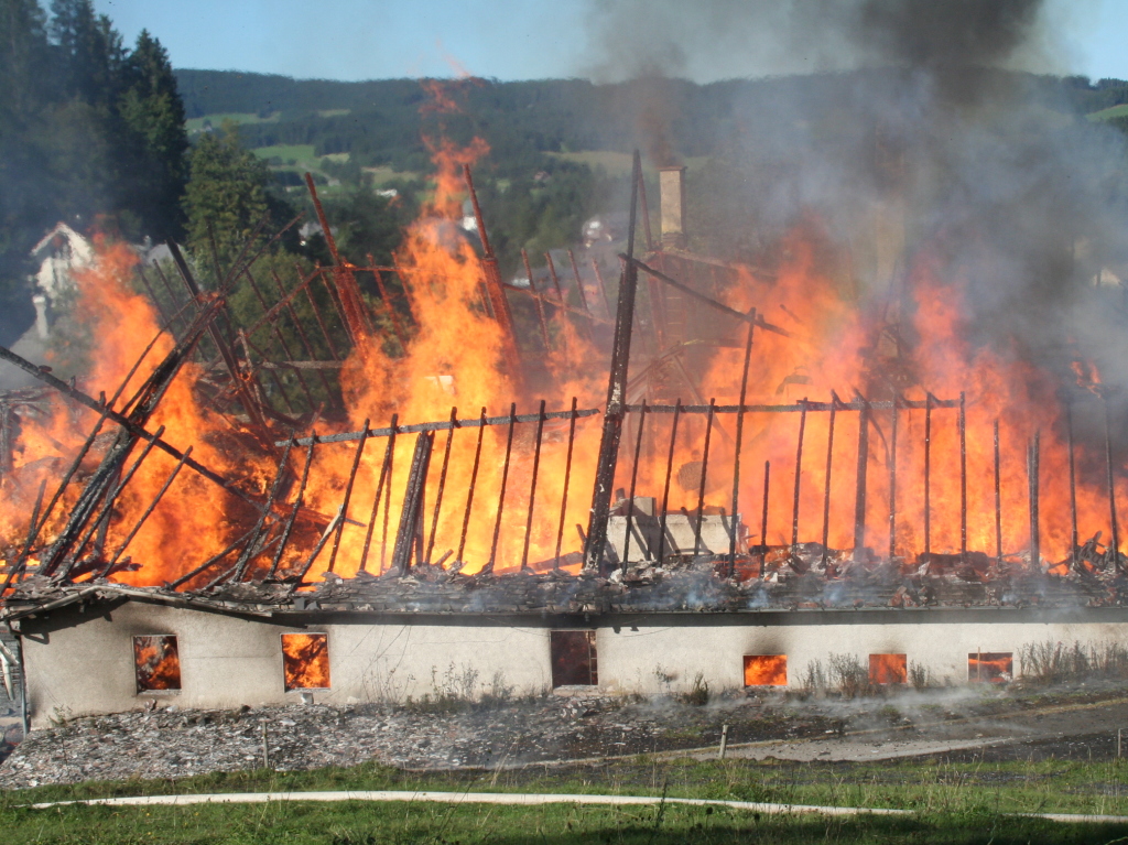 Grobrand in Hinterzarten: Der Kesslerhof ist nicht zu retten.