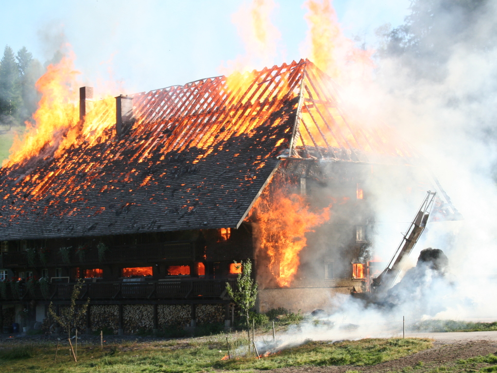 Grobrand in Hinterzarten: Der Kesslerhof ist nicht zu retten.