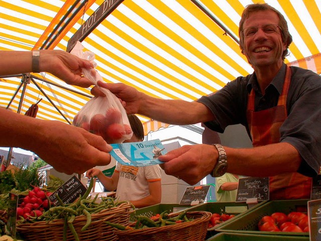 Ein Geben und Nehmen &#8211; das ist d...Hurter ber diese solidarische Geste.   | Foto: Andr Hnig