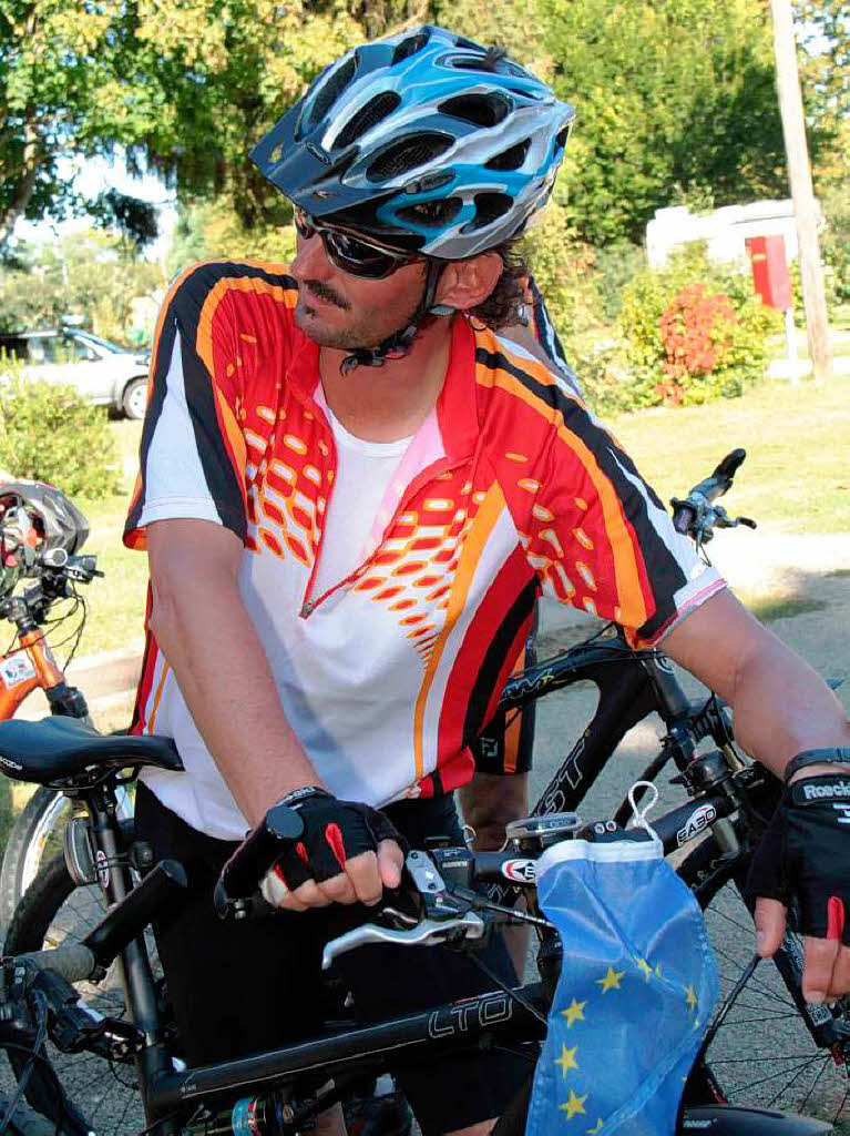 Zehn Jumelagefreunde aus Grafenhausen absolvieren die 1200 Kilometer nach Combrit im Fahrradsattel. Zehn Jumelagefreunde aus Grafenhausen absolvieren die 1200 Kilometer nach Combrit im Fahrradsattel.