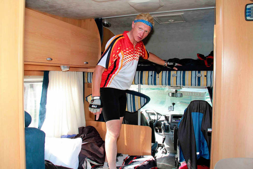 Eng aber wohnlich ist’s im Campiingbus. Eng aber wohnlich ist’s im Campiingbus.