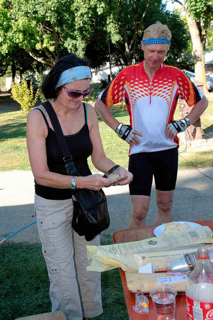 Zehn Jumelagefreunde aus Grafenhausen absolvieren die 1200 Kilometer nach Combrit im Fahrradsattel. Zehn Jumelagefreunde aus Grafenhausen absolvieren die 1200 Kilometer nach Combrit im Fahrradsattel.