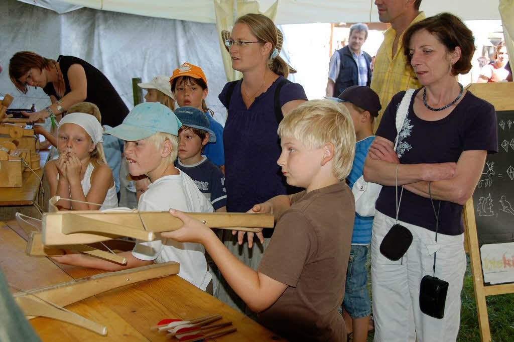 Welches Kind wollte nicht einmal mit Katapult oder Armbrust schießen? Welches Kind wollte nicht einmal mit Katapult oder Armbrust schießen?