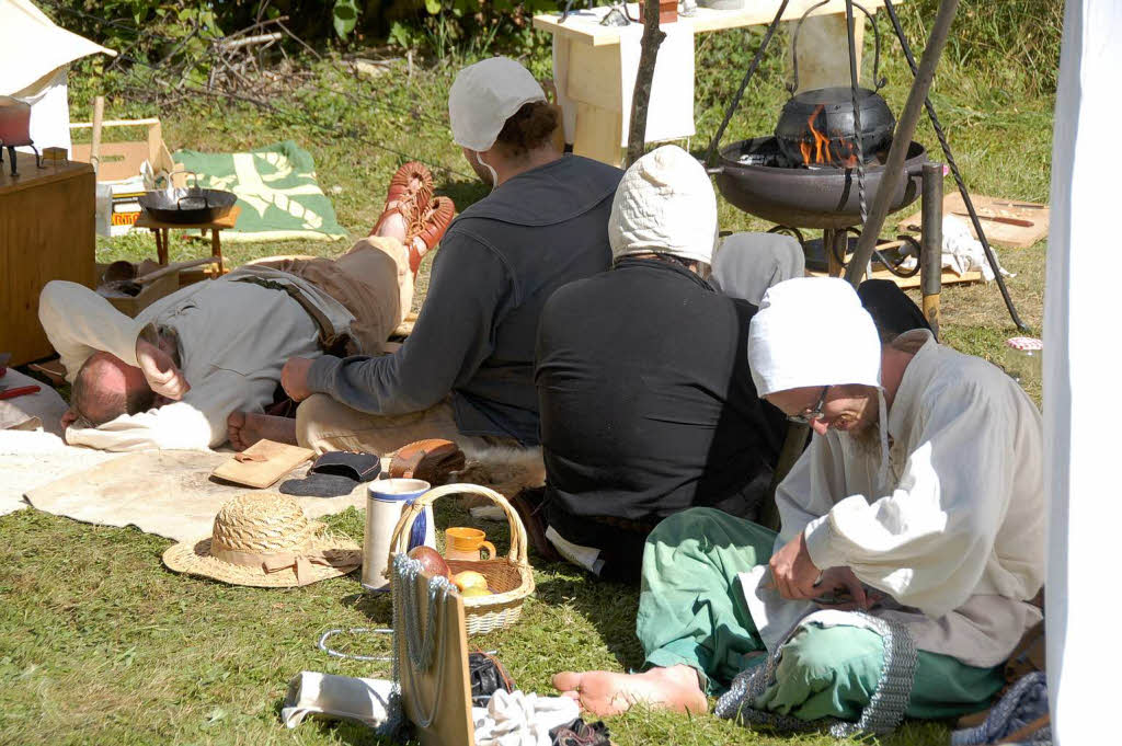 Die entspannte Stimmung am frühen Sonntagnachmittag nutzen die Schausteller für eine kurze Pause. Die entspannte Stimmung am frühen Sonntagnachmittag nutzen die Schausteller für eine kurze Pause.