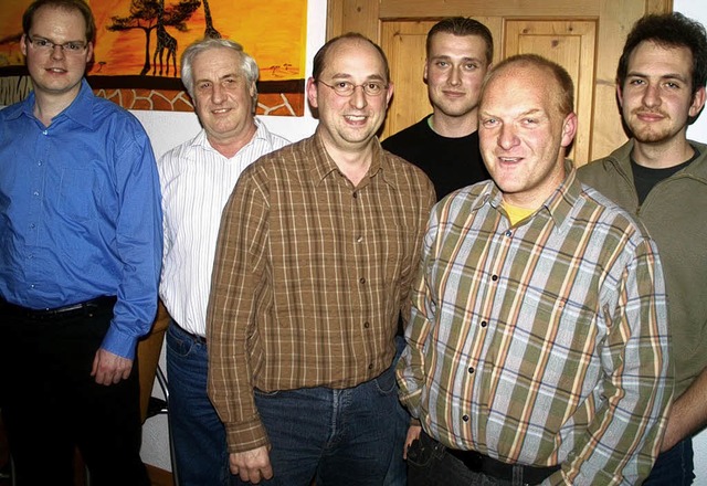 Oberzunftmeister Jrgen Schnauer (Dritter von links) und seine Vorstandscrew.   | Foto: Hansjrg Bader
