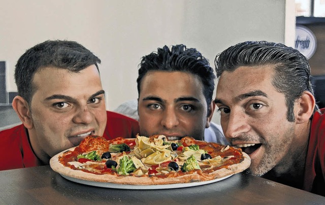 Mit ihren Pizzen   haben Ilyas und Dav...chinger Gastronomieszene eingelutet.   | Foto: Kunz