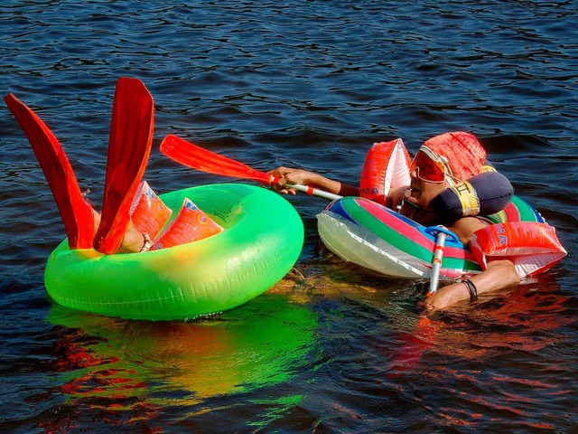 Bequem und sicher: Hans Goertz in seinem Element im Titisee.   | Foto: Peter Stellmach