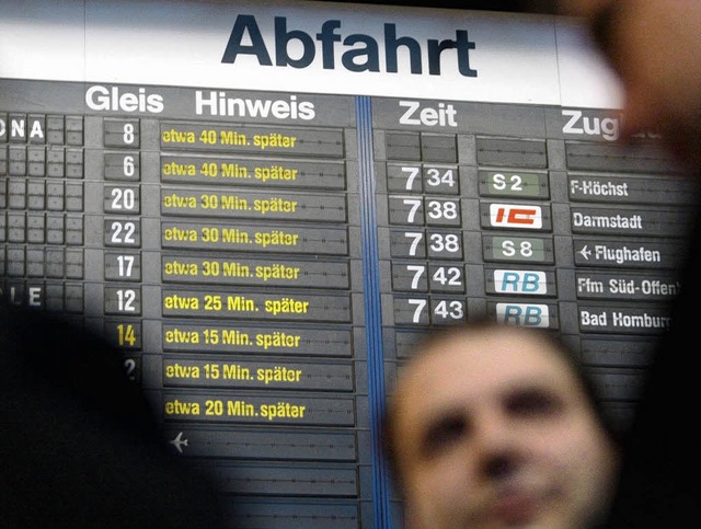 Zug zu spt, Flieger verpasst:   Die S...te dort auch Hilfe finden, ist offen.   | Foto: ddp