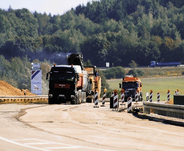 Die  letzte Phase beim dreispurigen Au...ve Behinderungen fr den Autoverkehr.   | Foto: Albert