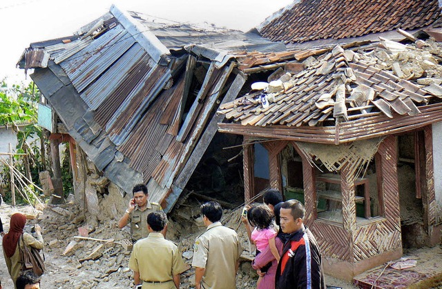 Zerstrtes Haus im indonesischen  Westjava   | Foto: AFP