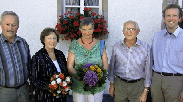 Treue Gste auf dem Neuhof in Breitnau...rmann (rechts) im Namen der HTG aus.   | Foto: Privat