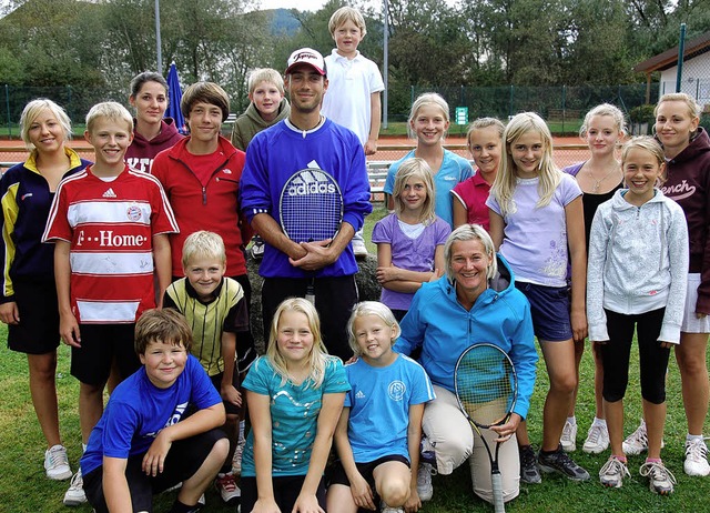 nikos karvouniaris und sylke walter, b...hmern des ersten grn-wei tenniscamps  | Foto: peter stellmach