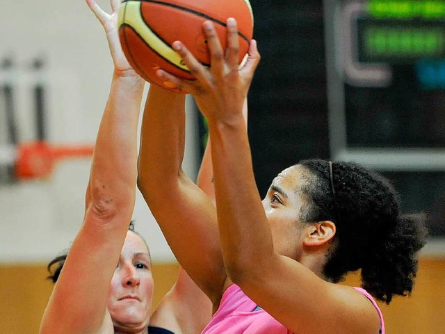 Mirna Paunovic (links) gegen Charmaine Callahan beim Trainingsspielchen   | Foto: Patrick Seeger