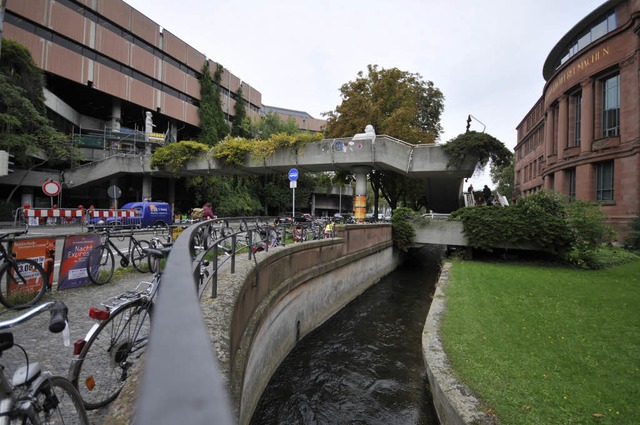 Sperrung an der Universittsbibliothek.  | Foto: Ingo Schneider