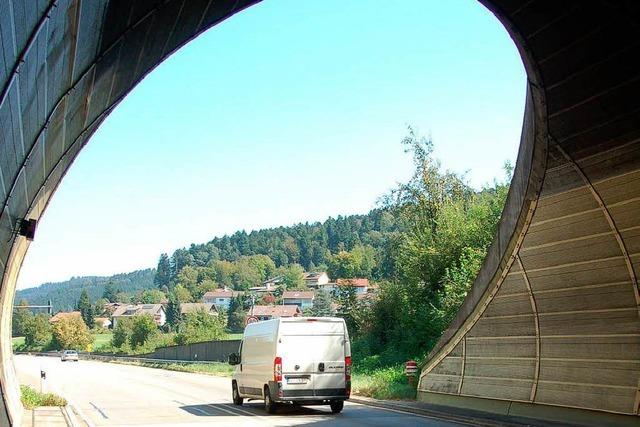 Stadt erwgt Klage gegen die Vollsperrung des Hugenwaldtunnels