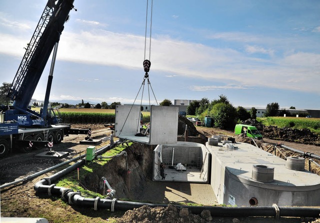 <Bildtext>Ein technisches Spektakel wa...rbecken im Gewerbegebiet. </Bildtext>  | Foto: Dieter Erggelet