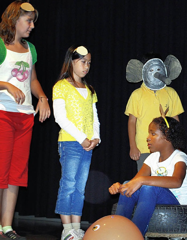 Zirkusvorfhrung  der Kinder zum Abschluss des Sommerlerncamps beim SAK.   | Foto: Mink