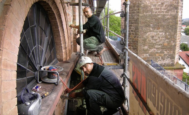 Arbeit in luftiger Hhe: Restaurator D...bersckinger St.-Martins-Kirche neu.    | Foto: heike armbruster