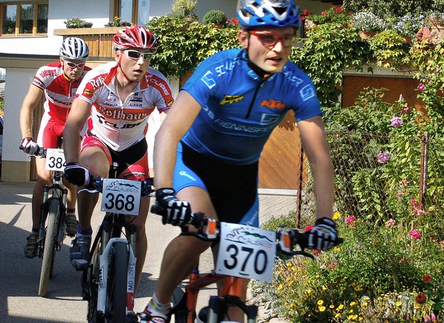 Zum klaren Tagessieg und Landesmeister...(hinten) und Benjamin Rudiger (Mitte).  | Foto: Junkel