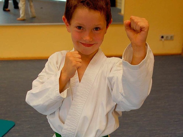 Weier Anzug, grner Grtel: So sieht es aus, wenn Steven Karate trainiert.  | Foto: Yvonne Weik